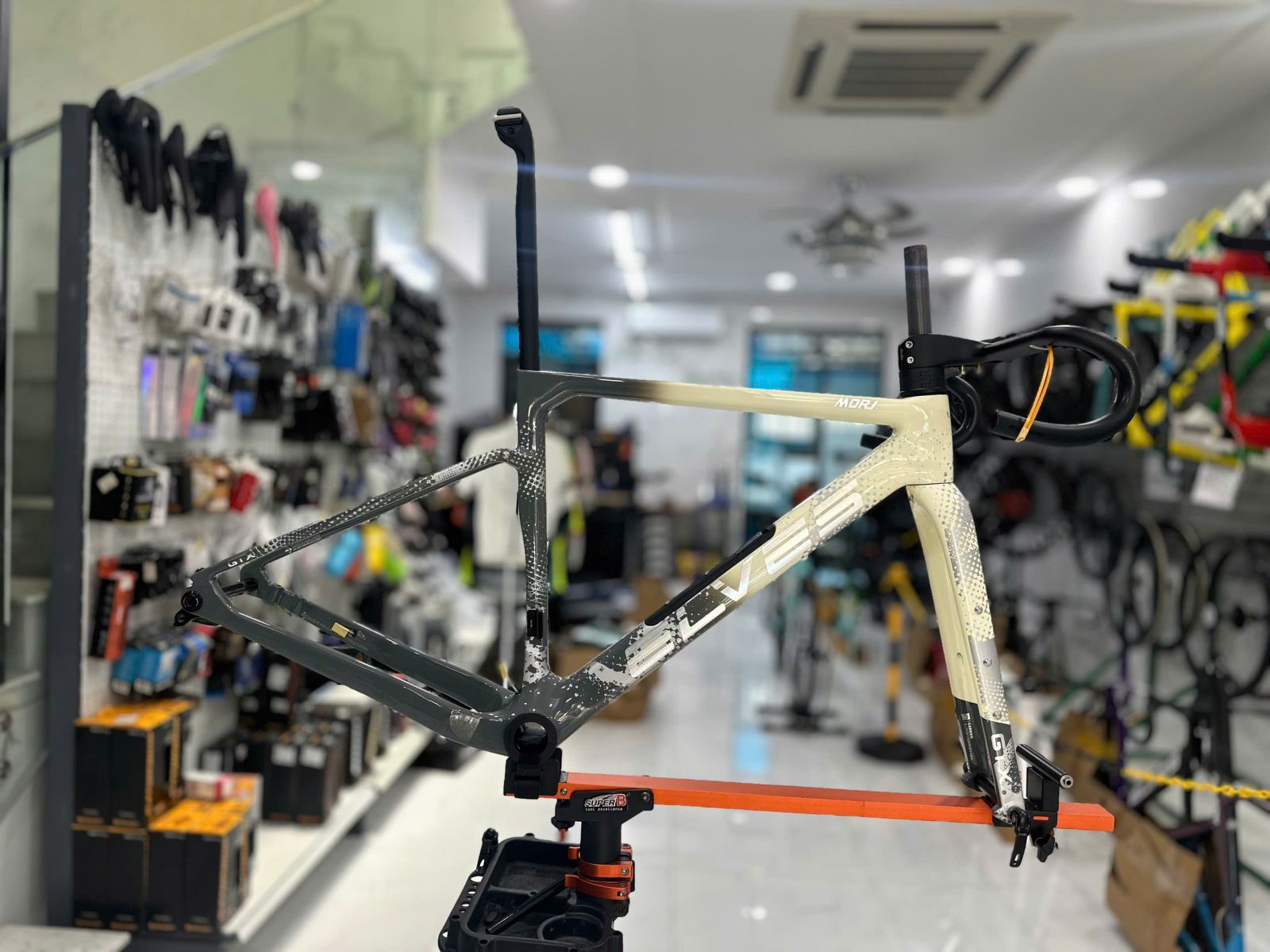 ELVES MORI GTX GRAVEL