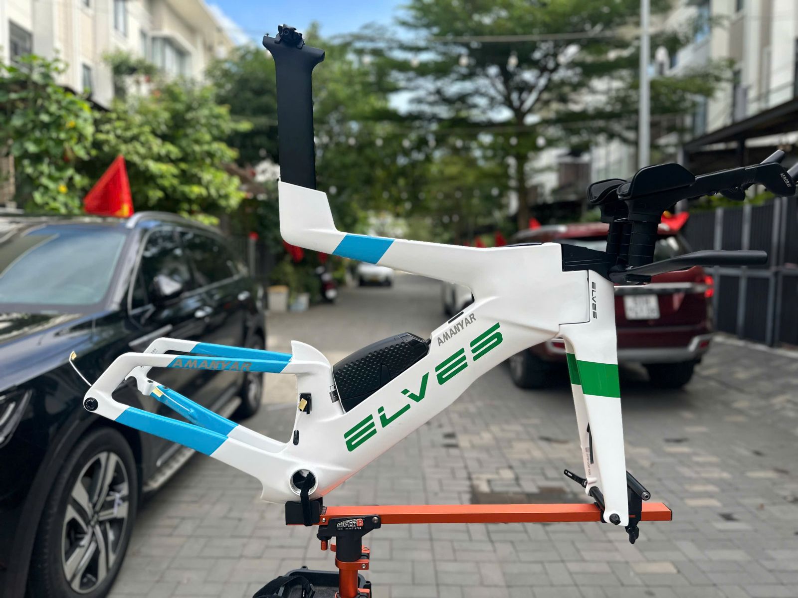 ELVES AMANYAR TRẮNG SỌC XANH