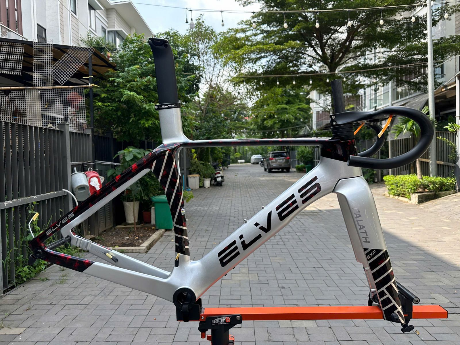 ELVES EXP CỰC QUANG ĐỎ BẠC