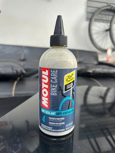 KEO LỐP KHÔNG SĂM MOTUL