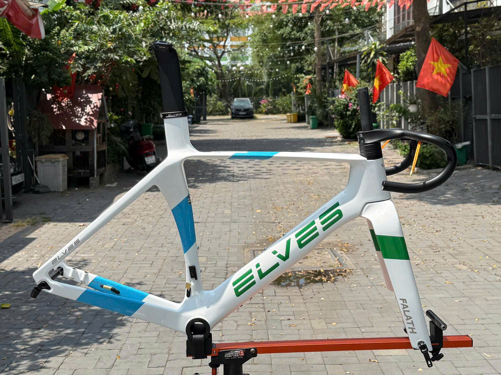 ELVES FALATH EXP TRẮNG PHỐI XANH